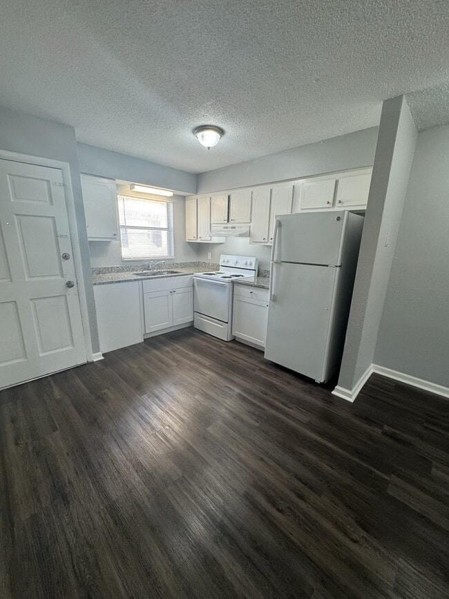 646 88th Ave N in St. Petersburg, FL - Building Photo - Building Photo