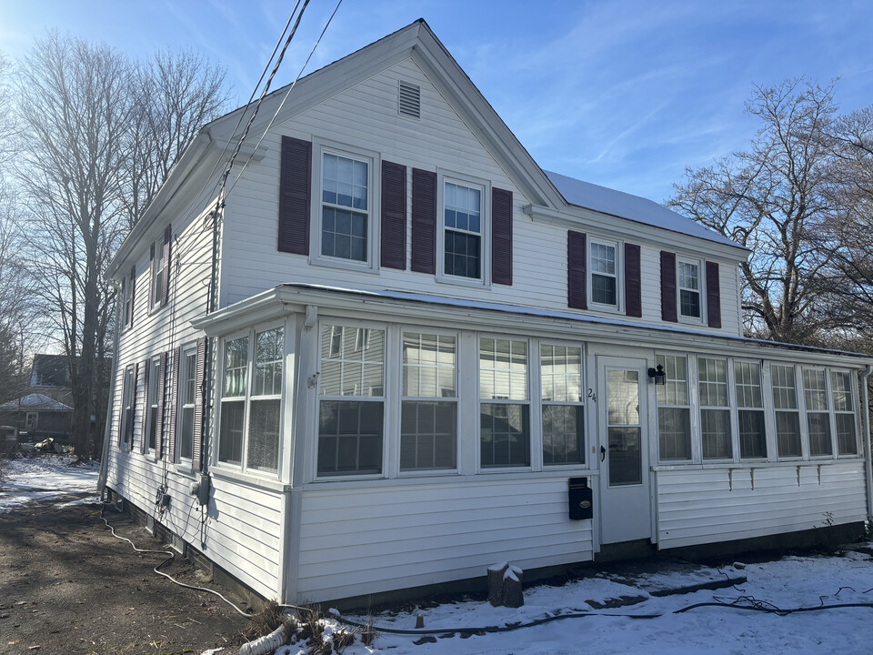 24 Bolton Pl in Bridgewater, MA - Building Photo