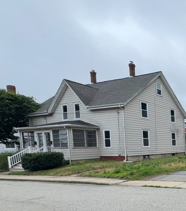 2 Elmwood St in Amesbury, MA - Foto de edificio