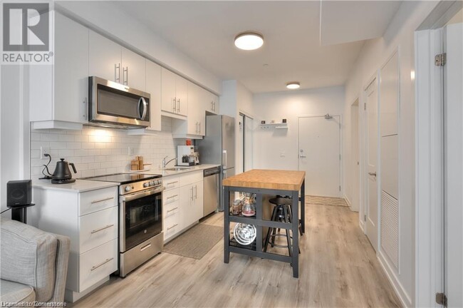 243 Northfield Dr E in Waterloo, ON - Building Photo - Building Photo