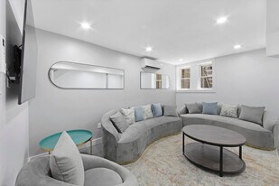 564 W 182nd St in New York, NY - Building Photo