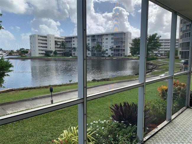 2980 Point E Dr in Aventura, FL - Building Photo - Building Photo