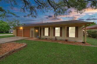 9422 Val Verde St in Houston, TX - Building Photo - Building Photo