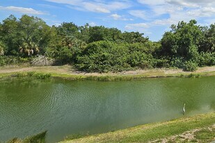 8652 Milestone Dr in Sarasota, FL - Building Photo
