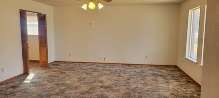 201 Kansas Dr in Portales, NM - Building Photo - Building Photo