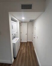 13925 Sherman Way in Los Angeles, CA - Building Photo - Building Photo