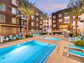 Embark Apartments in Fremont, CA - Foto de edificio - Building Photo