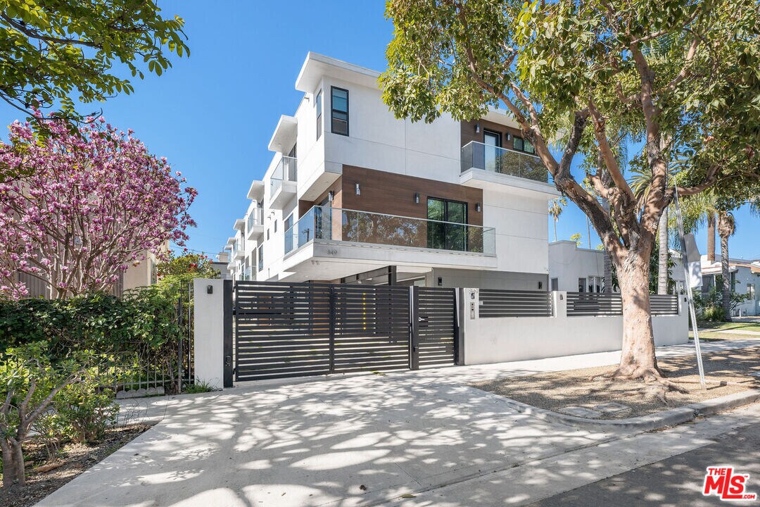 849 N Alta Vista Blvd-Unit -4 in Los Angeles, CA - Building Photo