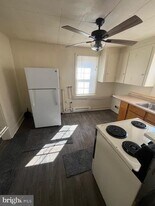 215 N Railroad Ave in Mechanicsburg, PA - Building Photo