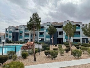 6955 N Durango Dr, Unit 1070 in Las Vegas, NV - Foto de edificio - Building Photo