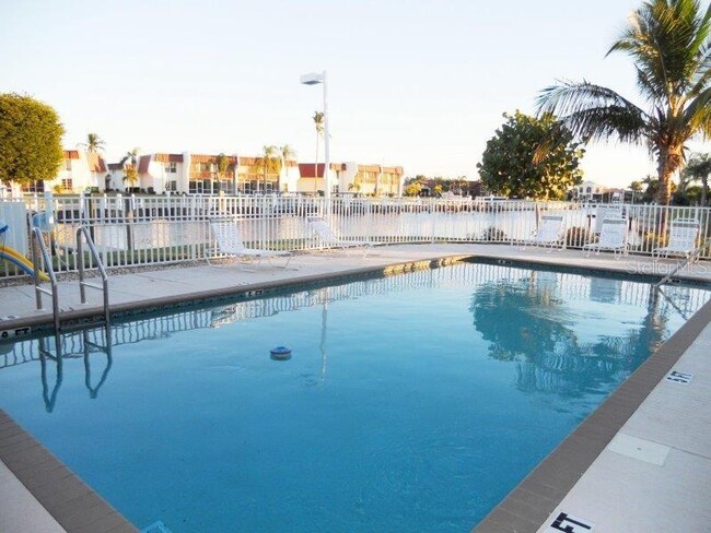 320 Coldeway Dr in Punta Gorda, FL - Foto de edificio - Building Photo