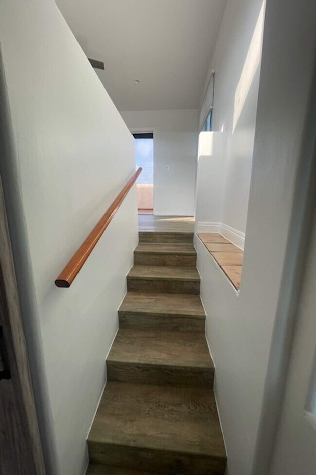 607 1/2 7th Ave in Los Angeles, CA - Building Photo - Building Photo