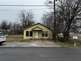 102 E Carrie Manor St in Manor, TX - Building Photo
