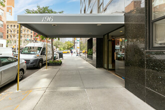 196 E 75th St in New York, NY - Foto de edificio - Building Photo