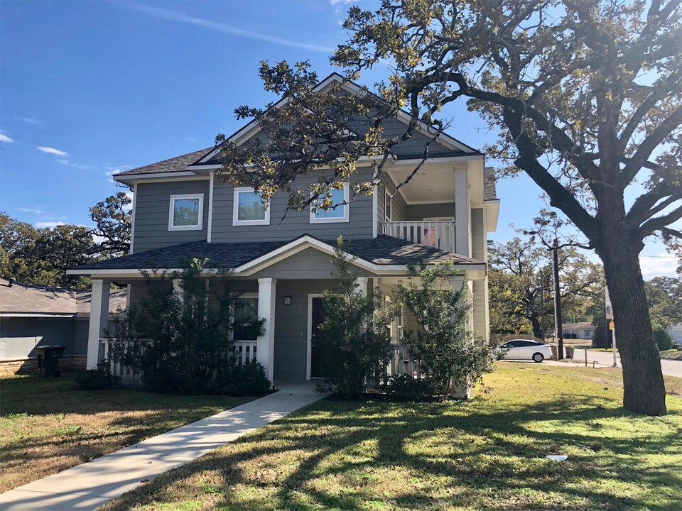 501 Sulphur Springs Rd in Bryan, TX - Building Photo