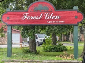 Forest Glen Apartments in Elkhart, IN - Building Photo