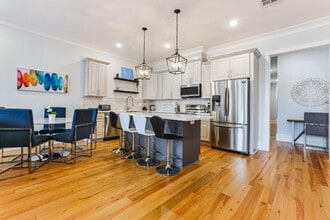 1222 Carondelet St in New Orleans, LA - Building Photo - Building Photo