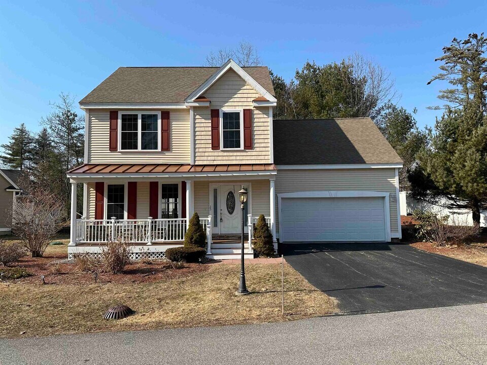25 River Bend Way in Manchester, NH - Building Photo