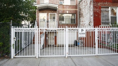 780 Logan St in Brooklyn, NY - Building Photo - Building Photo