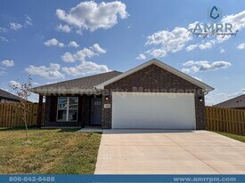 1833 Porter St in Pea Ridge, AR - Building Photo