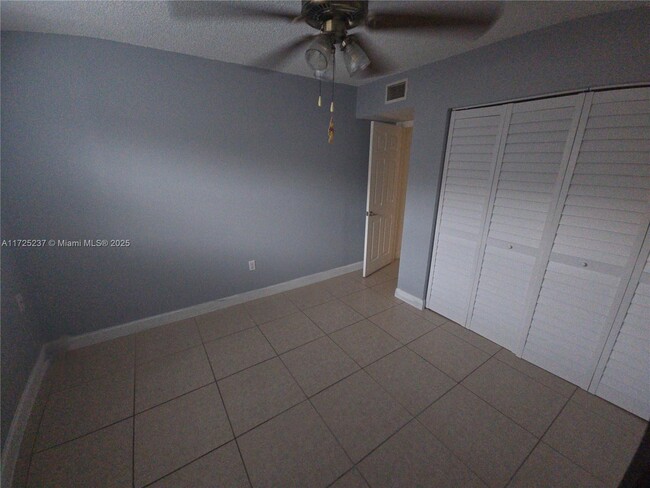 1055 W 77th St in Hialeah, FL - Building Photo - Building Photo