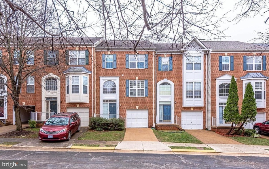 11485 Carriage Gate Ct in Fairfax, VA - Foto de edificio