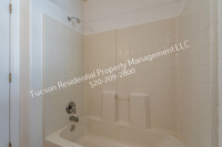 2439 W Rousseau St photo'