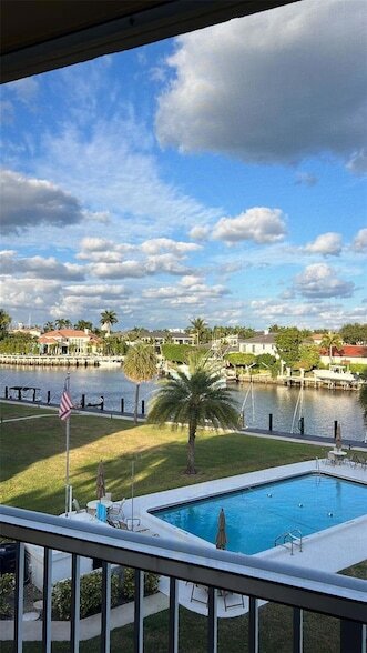 230 N Federal Hwy, Unit 305 in Deerfield Beach, FL - Foto de edificio - Building Photo