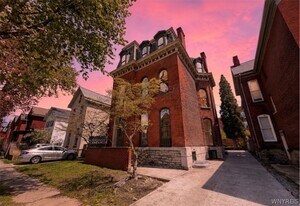 17 N Pearl St in Buffalo, NY - Building Photo