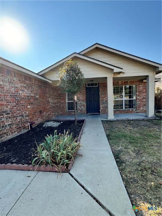 2041 Rain Dance Loop in Harker Heights, TX - Foto de edificio