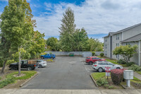 5100 10th Ave NE in Keizer, OR - Foto de edificio - Building Photo