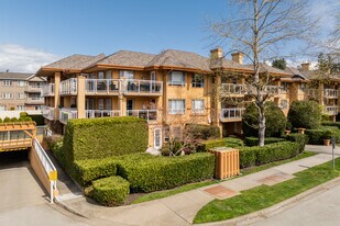 Villa Pacific in Surrey, BC - Building Photo