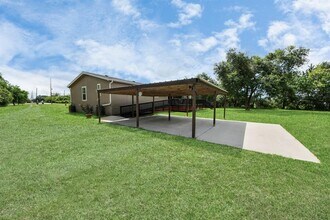 4000 Mustang Rd in Alvin, TX - Building Photo - Building Photo