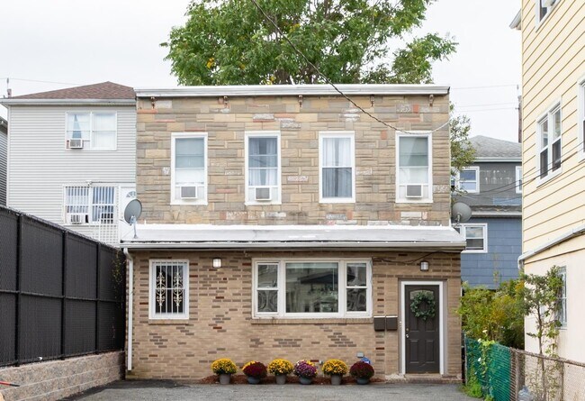 129 71st St in Guttenberg, NJ - Building Photo - Building Photo