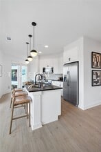 3001 W 11th St in Houston, TX - Foto de edificio - Building Photo