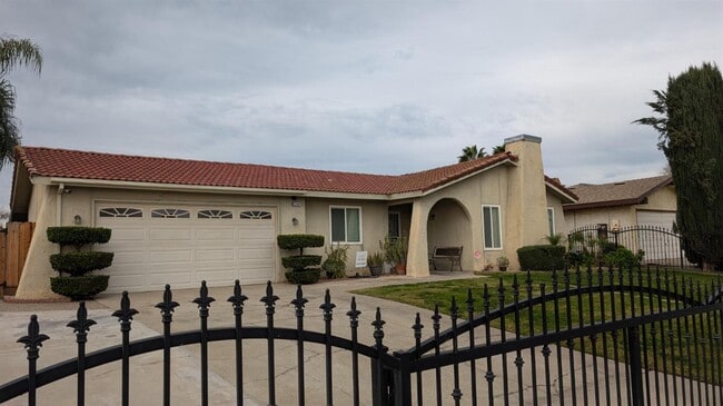 27141 San Bruno Ave in Madera, CA - Building Photo - Building Photo