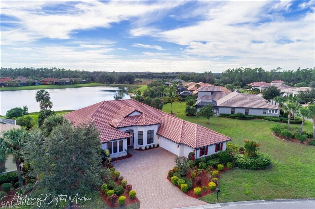 12501 Fairmont Dr in Ft. Myers, FL - Building Photo