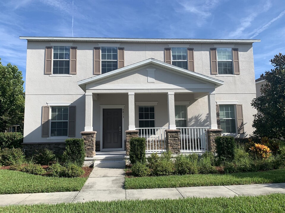 6813 Goldflower Ave in Harmony, FL - Foto de edificio