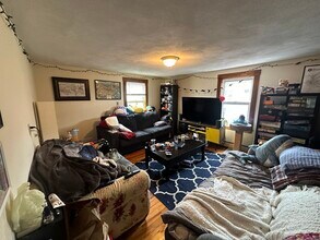 594 Somerville Ave, Unit B-1 in Somerville, MA - Foto de edificio - Building Photo