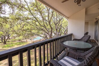 1029 Parkview Dr in Canyon Lake, TX - Foto de edificio - Building Photo