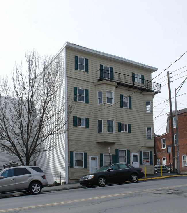 100 E Centre St in Shenandoah, PA - Building Photo - Building Photo