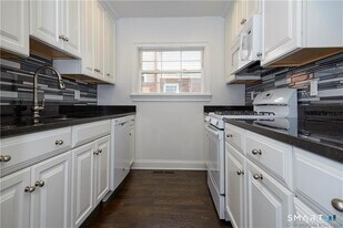 160 E Elm St in Greenwich, CT - Building Photo