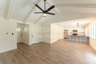 9409 Meadow Vale in Austin, TX - Building Photo - Building Photo