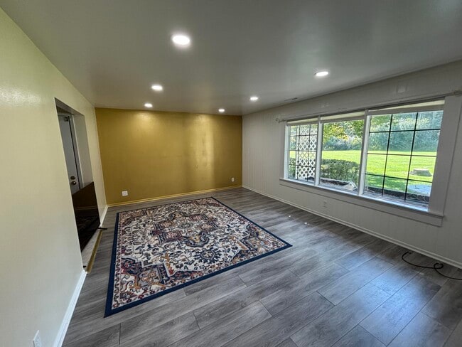 20245 Independence Dr in Brookfield, WI - Building Photo - Building Photo