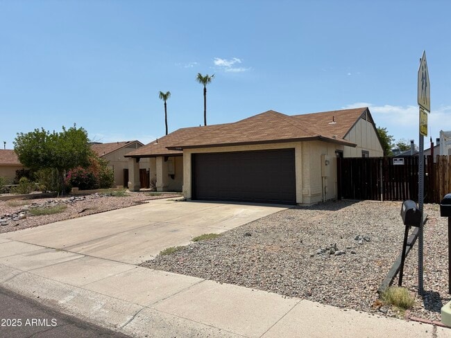 11014 N 65th Ave in Glendale, AZ - Building Photo - Building Photo