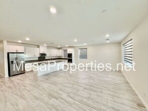 16680 Yarrow Ln in Fontana, CA - Building Photo - Building Photo