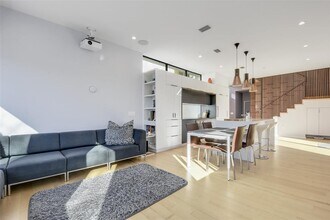 73 San Saba St in Austin, TX - Building Photo - Building Photo