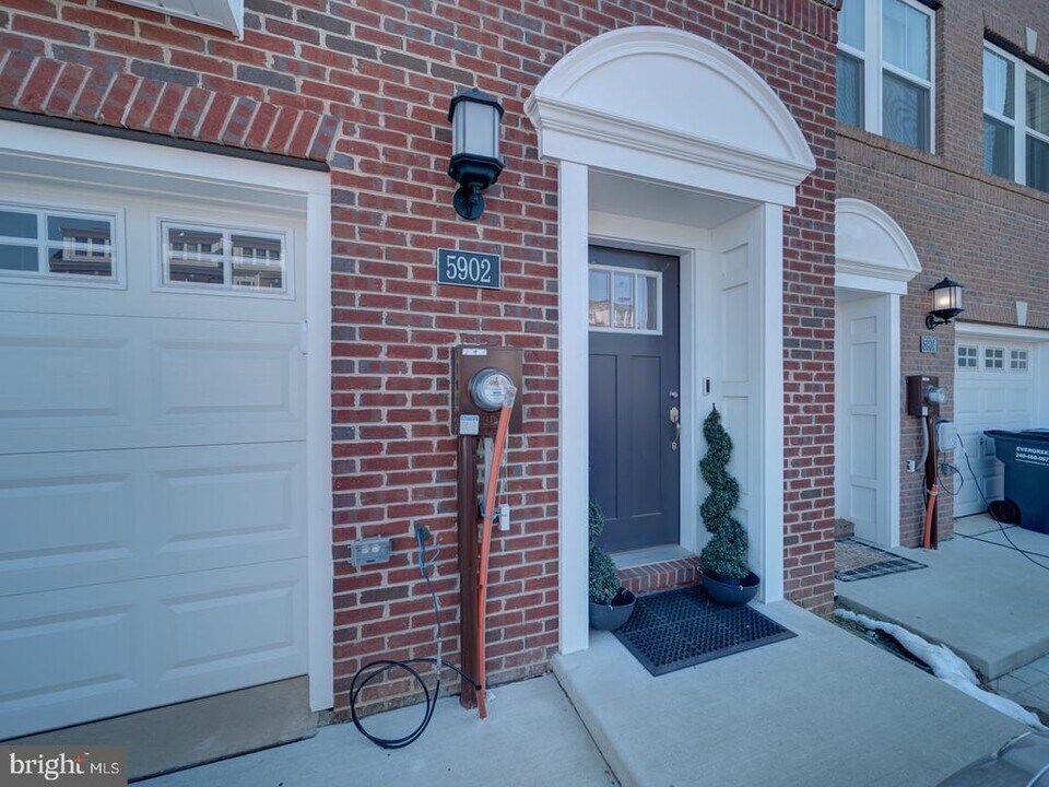 5902 Kate Chopin Pl in Waldorf, MD - Building Photo