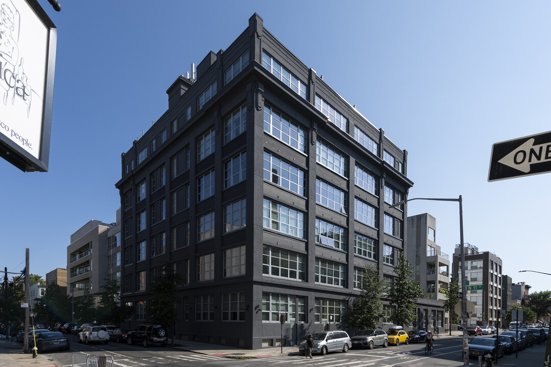 Berry Street Lofts in Brooklyn, NY - Foto de edificio