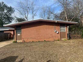 1905 Meadow Dr in Albany, GA - Building Photo